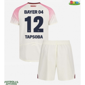 Bayer Leverkusen Edmond Tapsoba #12 Bortaställ Barn 2025-26 Kortärmad (+ Korta byxor)